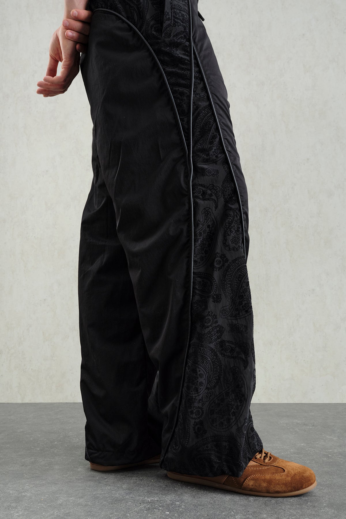 FLOK DESENLİ JOGGER SİYAH PANTOLON