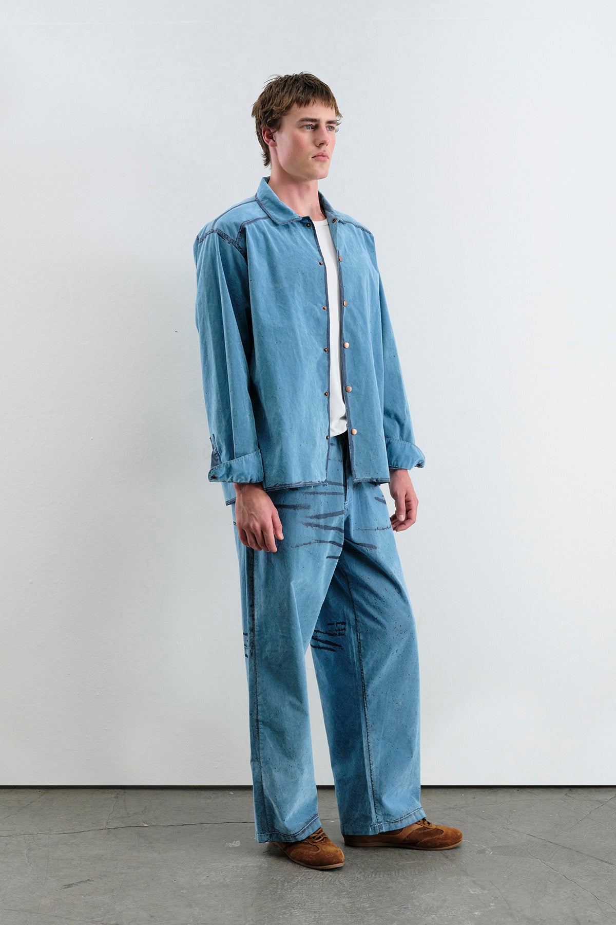 EFEKTLİ KADİFE KAPLAMA DENIM MAVİ GÖMLEK