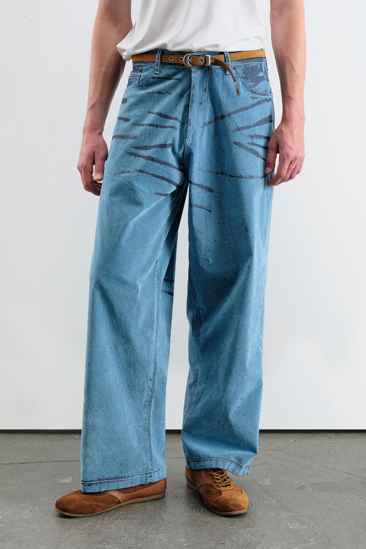 BLUE JEANS WITH VELVET EFFECT COATING