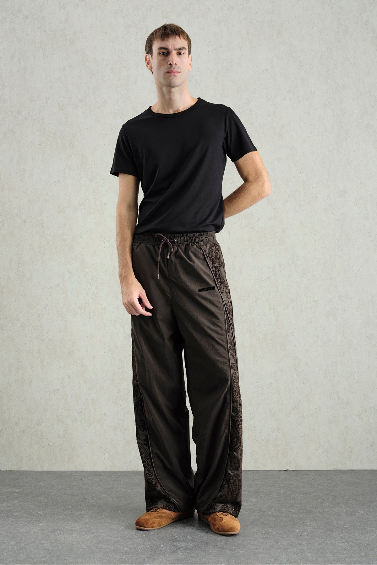 FLOK DESENLİ JOGGER KAHVERENGİ PANTOLON