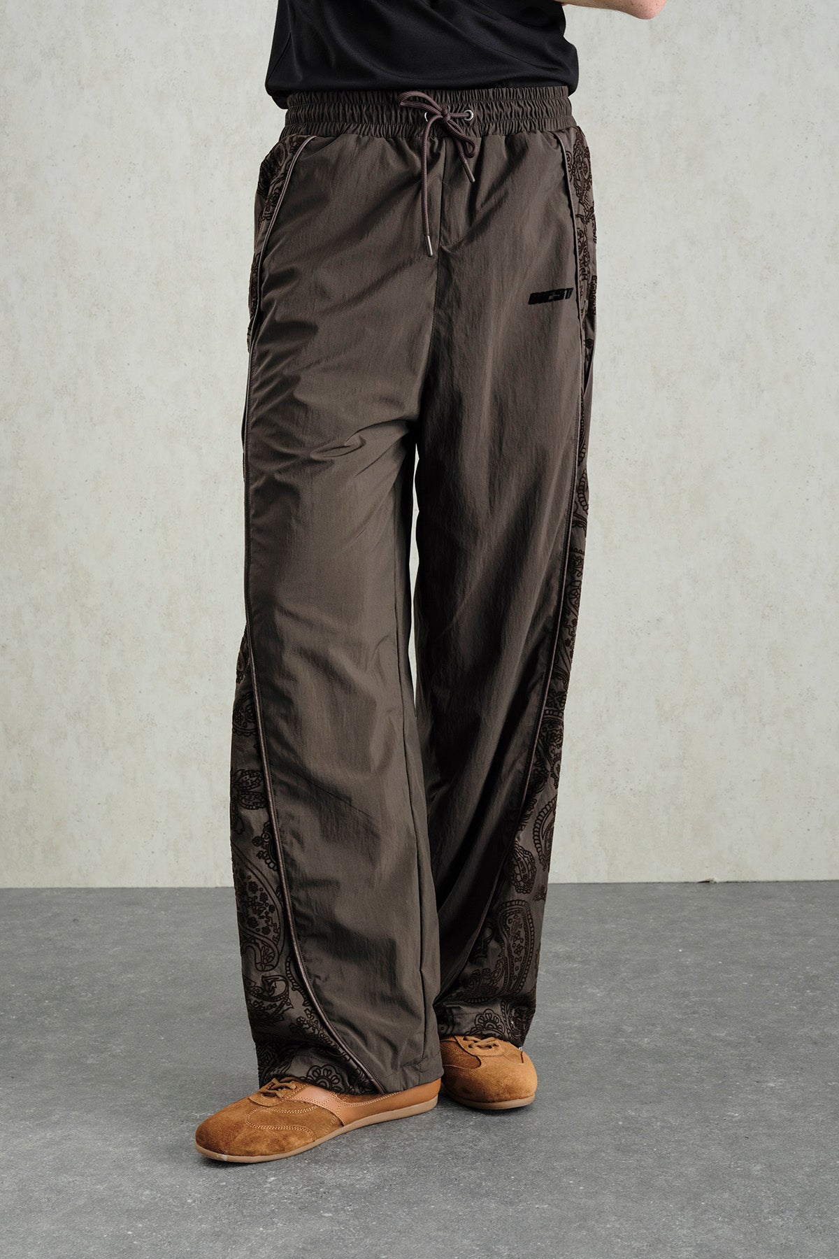 FLOK DESENLİ JOGGER KAHVERENGİ PANTOLON