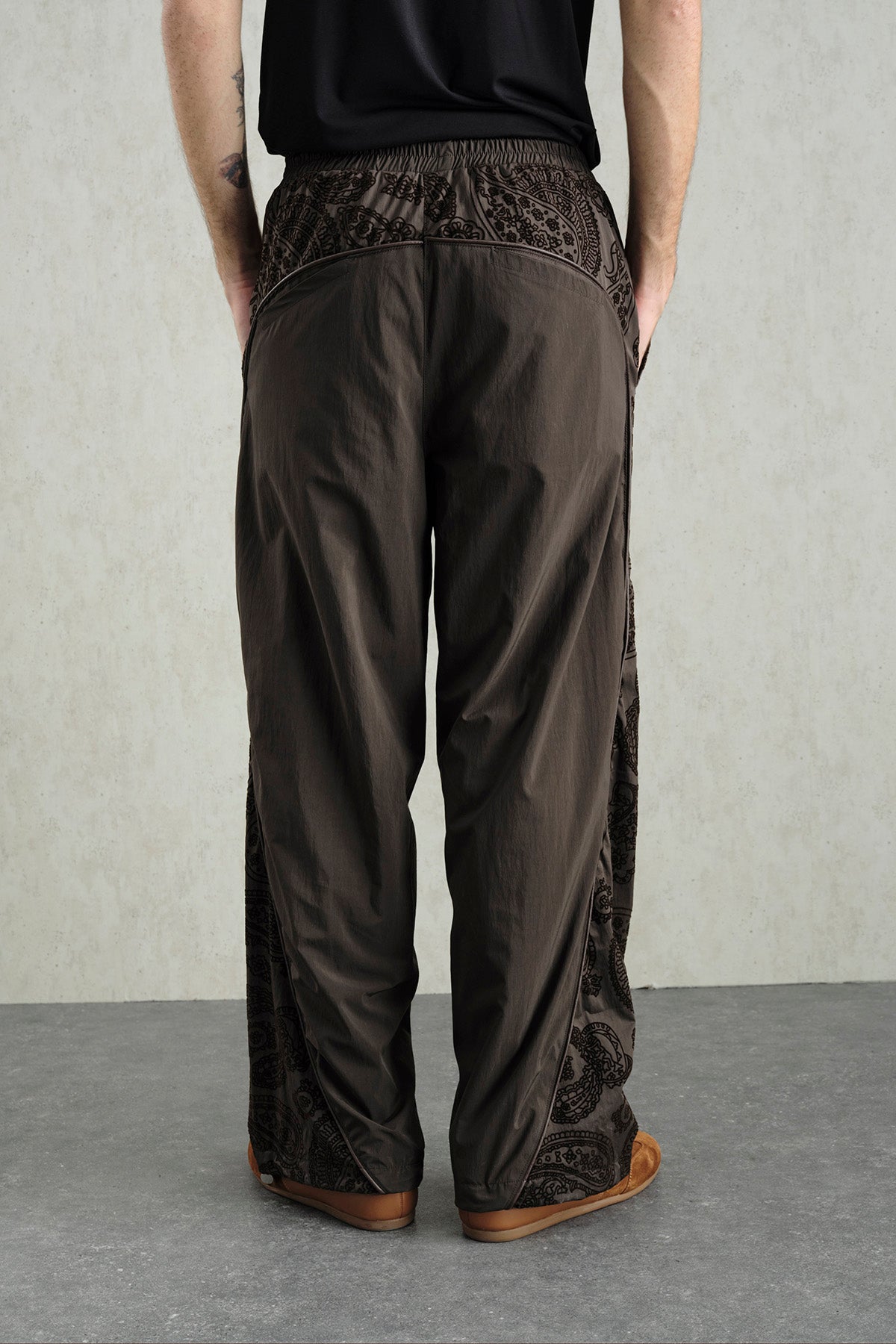 FLOK DESENLİ JOGGER KAHVERENGİ PANTOLON