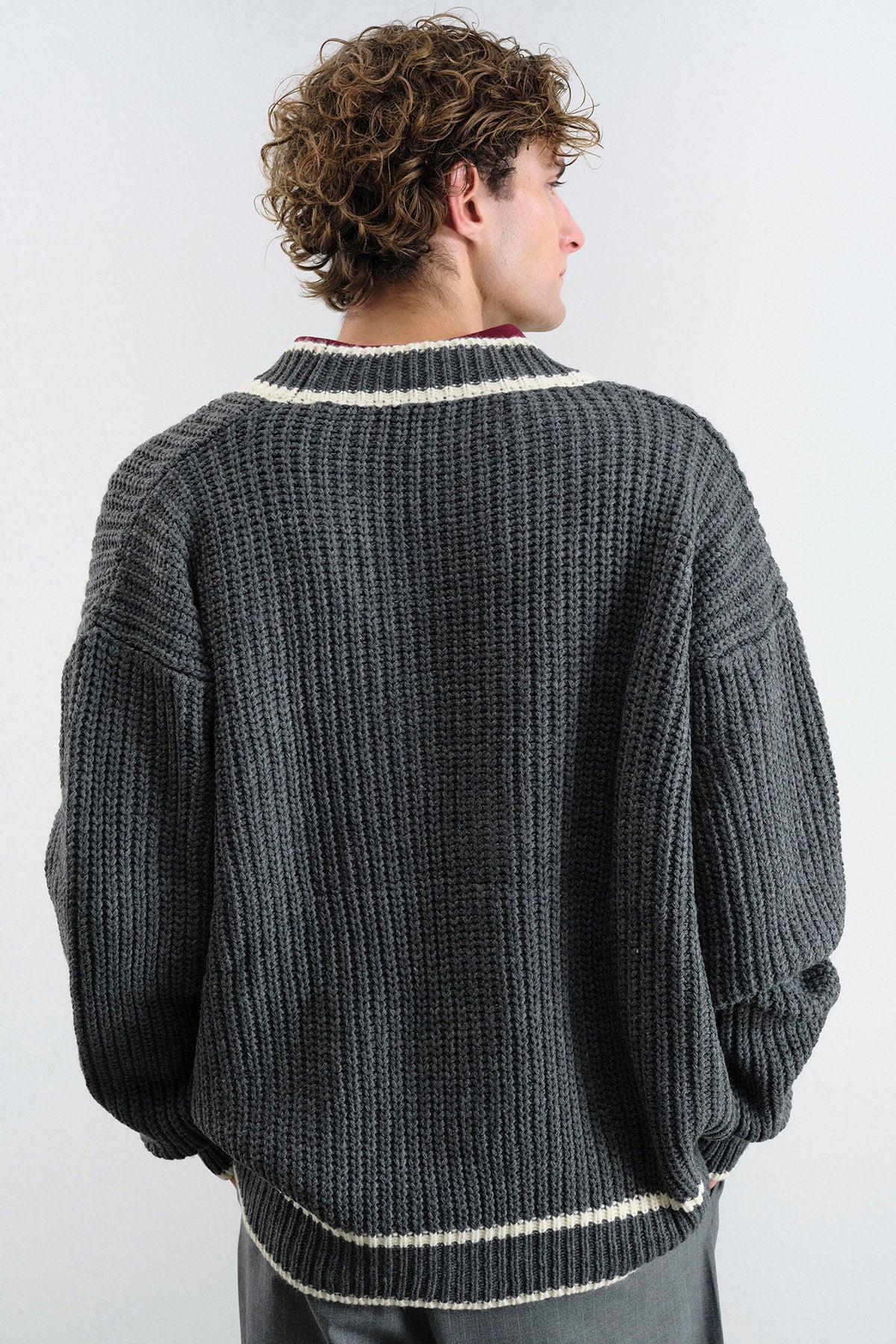 GOLD DÜĞMELİ GRİ HIRKA