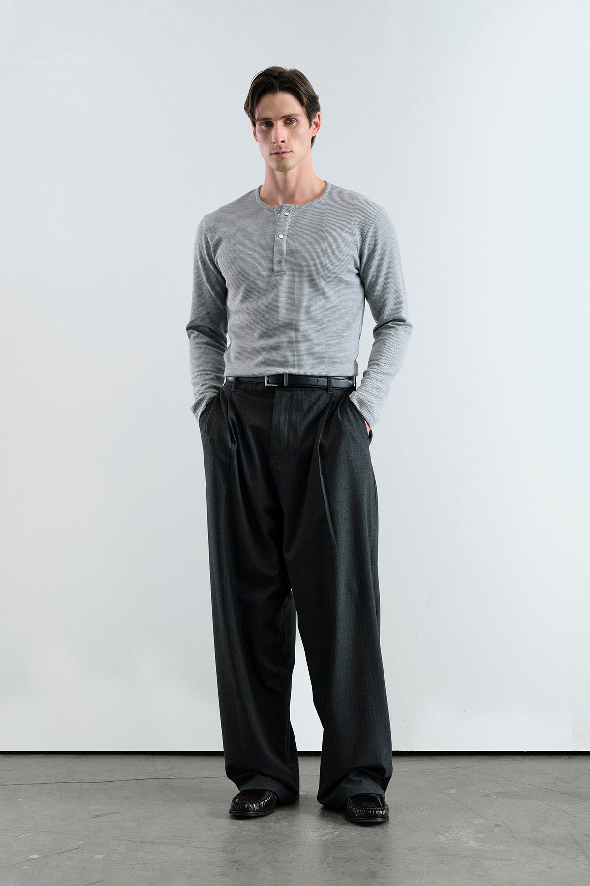 STRIPED CLASSIC PLEATED BLACK TROUSERS