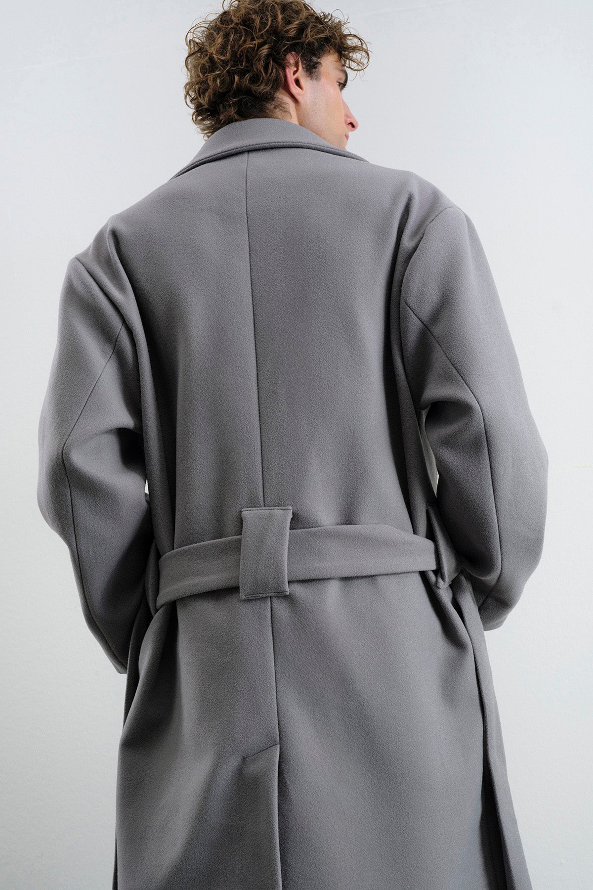 KEMERLİ KAŞE GRİ KABAN