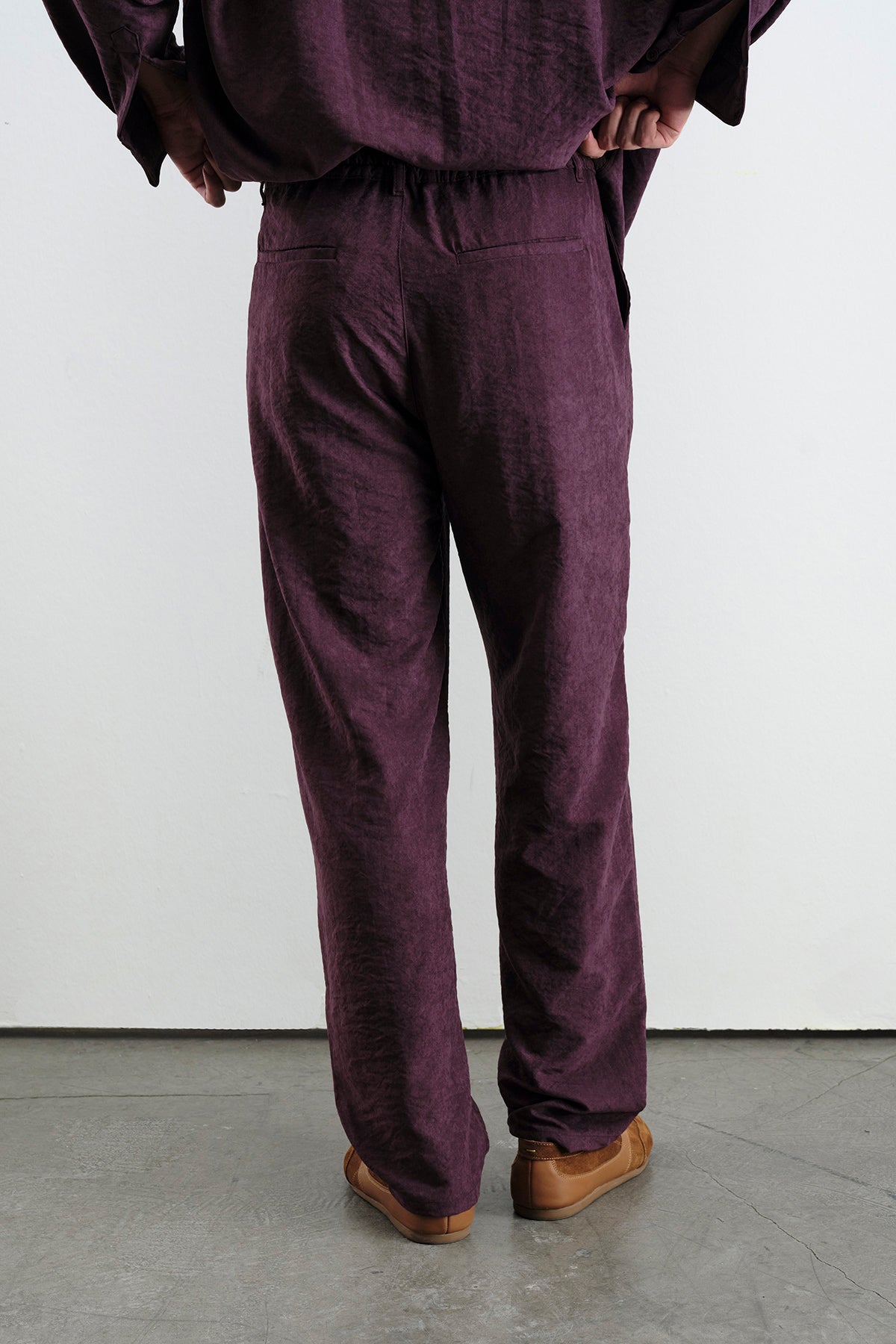 PİLİLİ EFEKTLİ MODAL BORDO PANTOLON