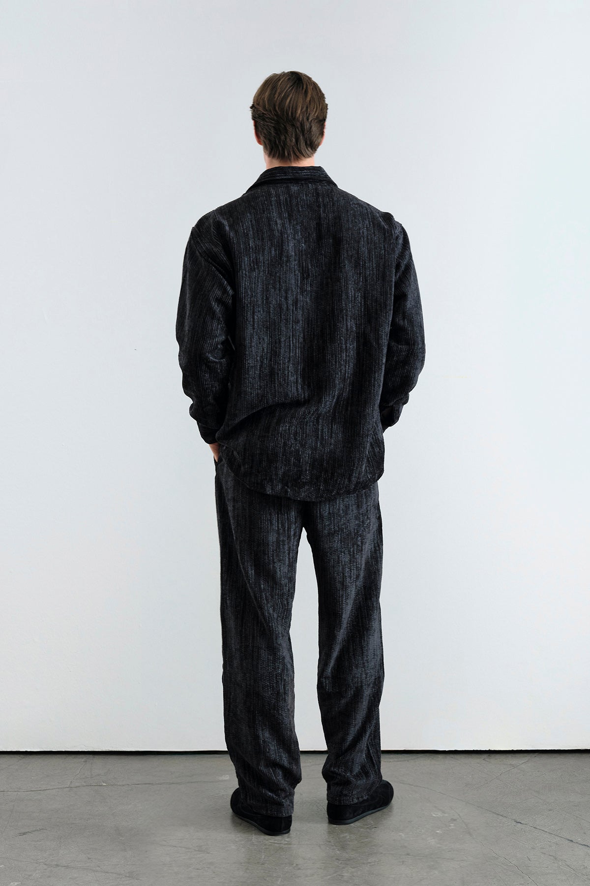 OVERSIZE EFEKTLİ KADİFE SİYAH GÖMLEK