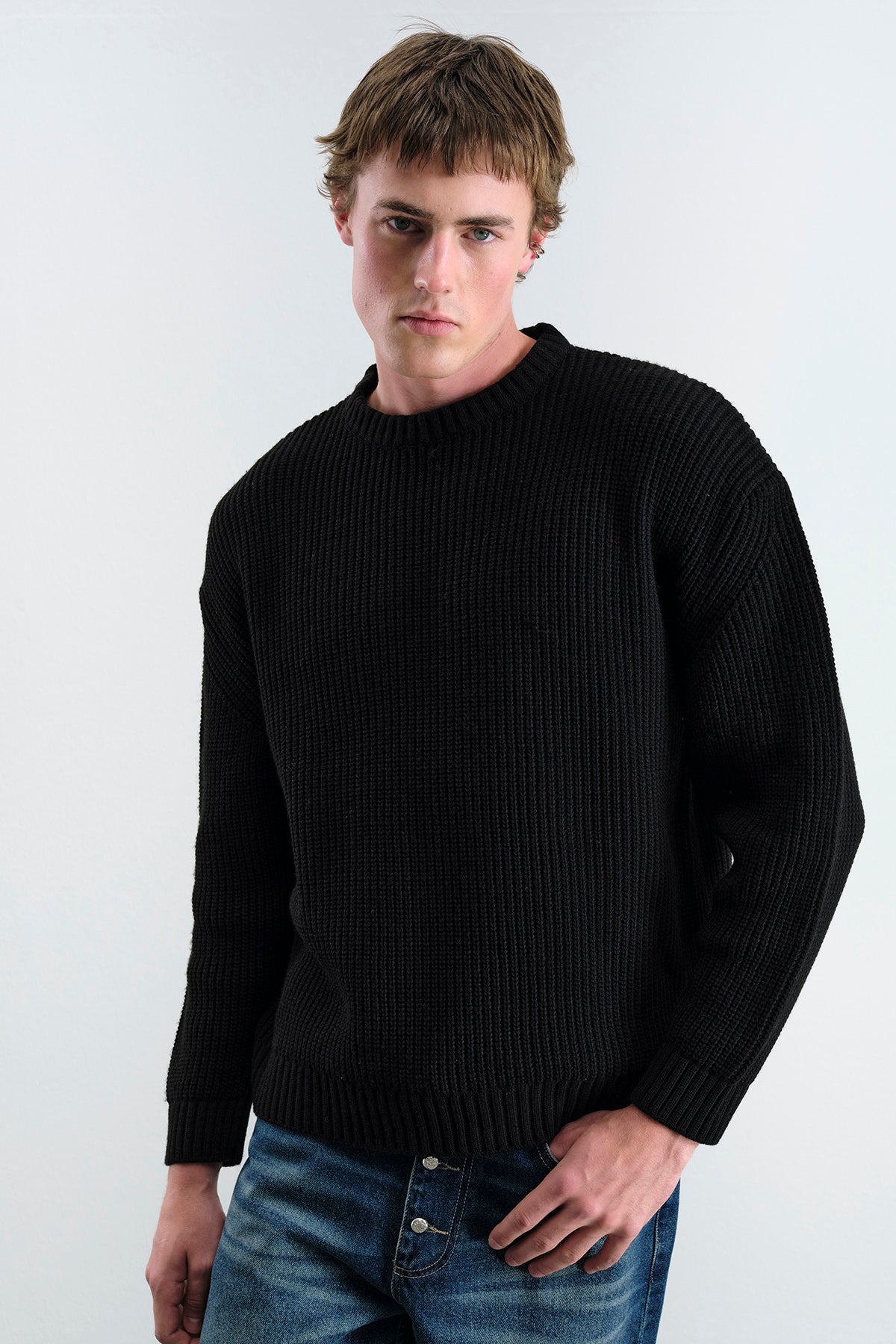 BOL KESİM DOKULU FİTİLLİ SİYAH TRİKO KAZAK