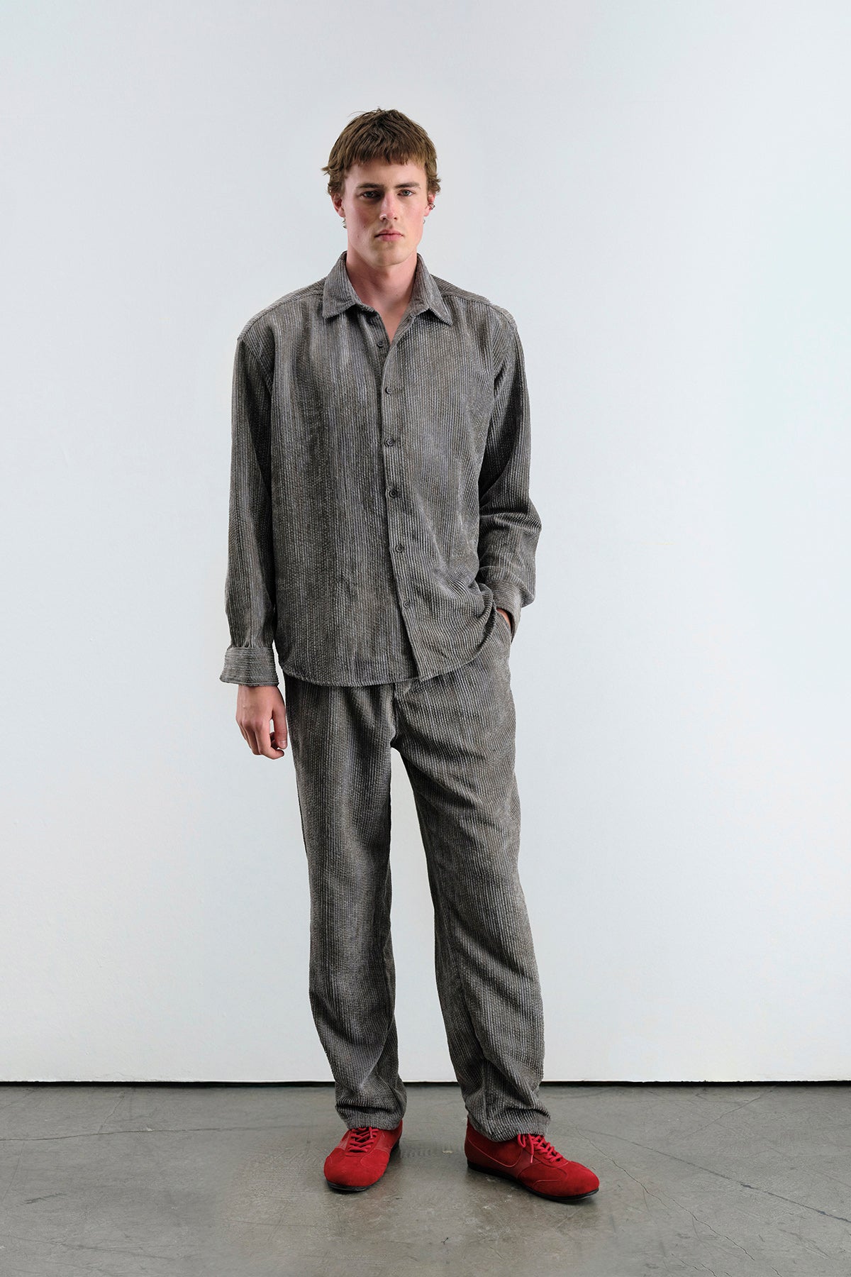OVERSIZE EFEKTLİ KADİFE ANTRASİT GÖMLEK