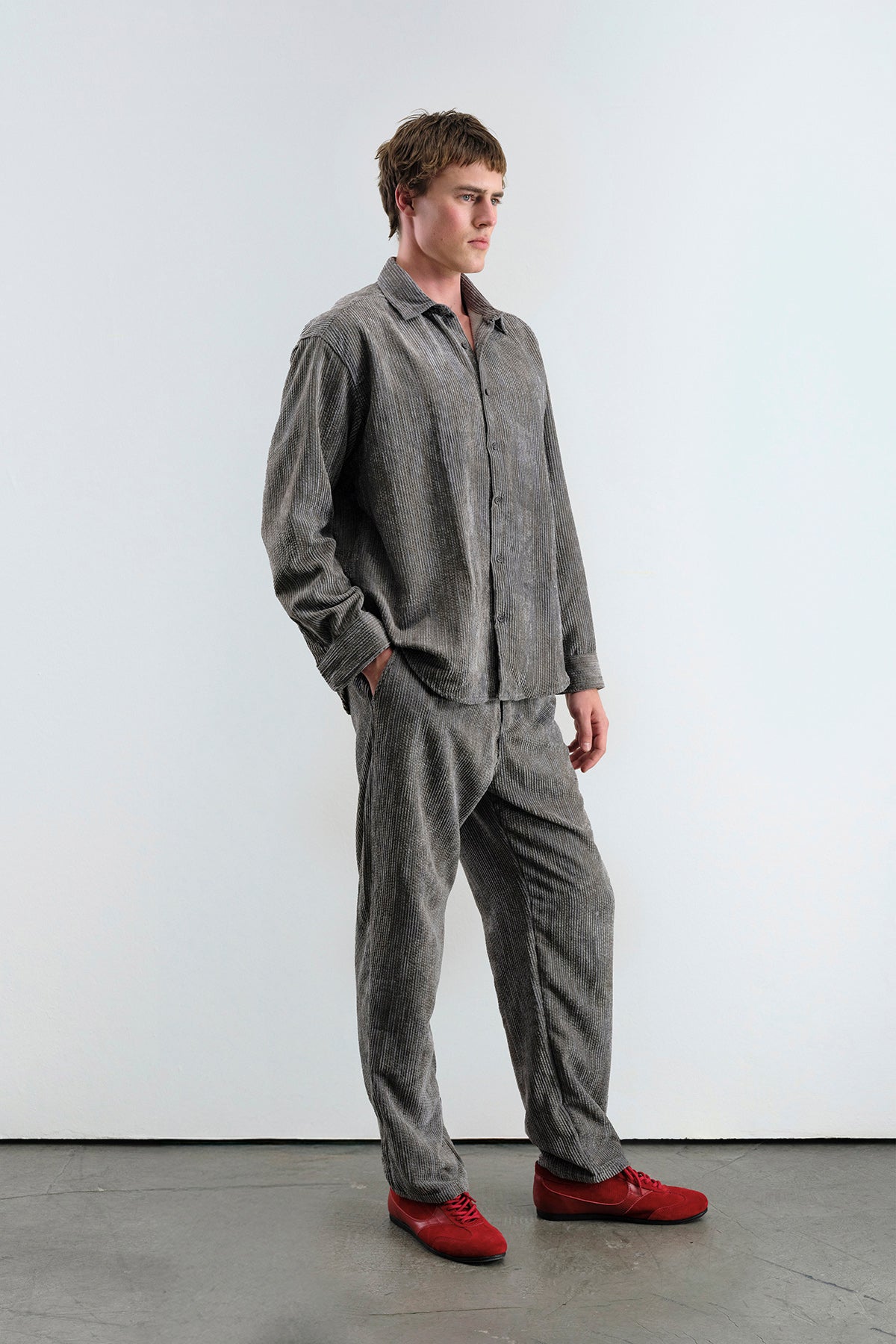 OVERSIZE EFEKTLİ KADİFE ANTRASİT GÖMLEK