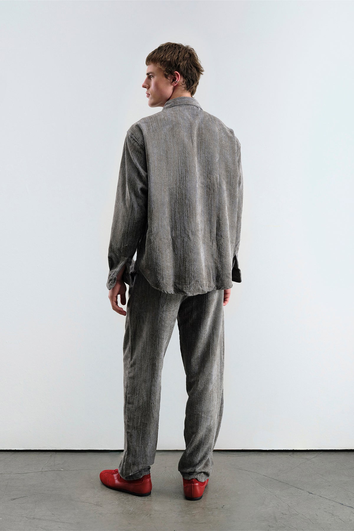 OVERSIZE EFEKTLİ KADİFE ANTRASİT GÖMLEK