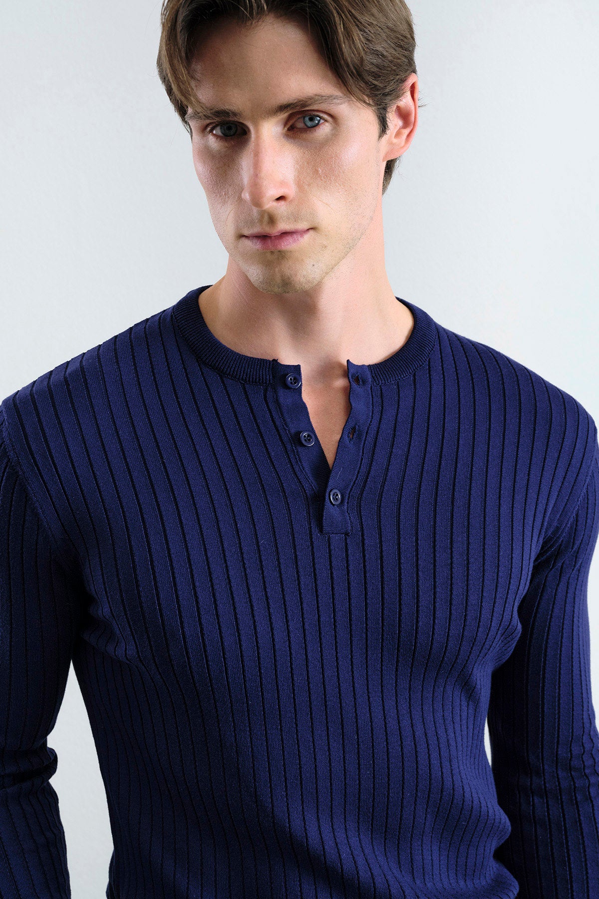 SLIM FIT BUTTONED NAVY BLUE KNITWEAR