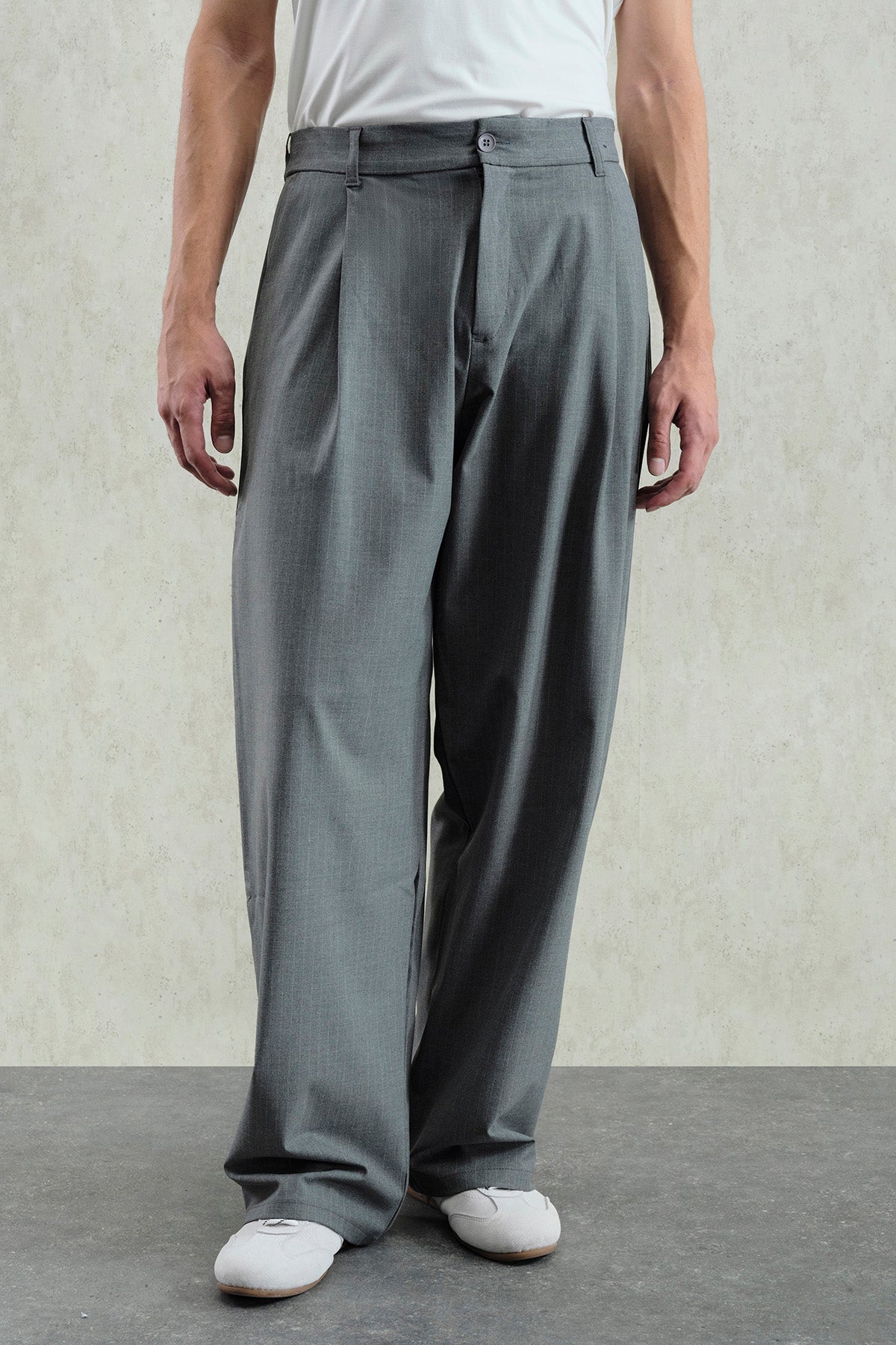STRIPED CLASSIC PLEATED GREY TROUSERS