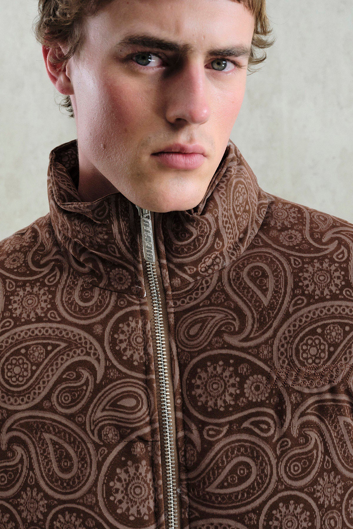 DESENLİ SÜET ŞİŞME KAHVERENGİ MONT