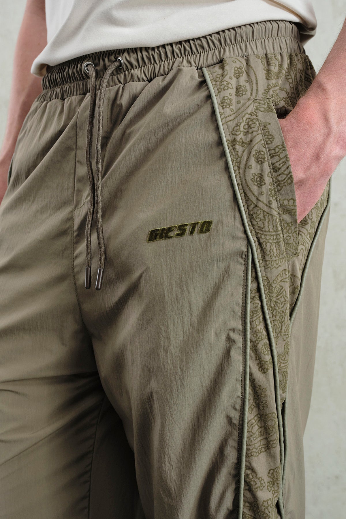 FLOK DESENLİ JOGGER HAKİ PANTOLON