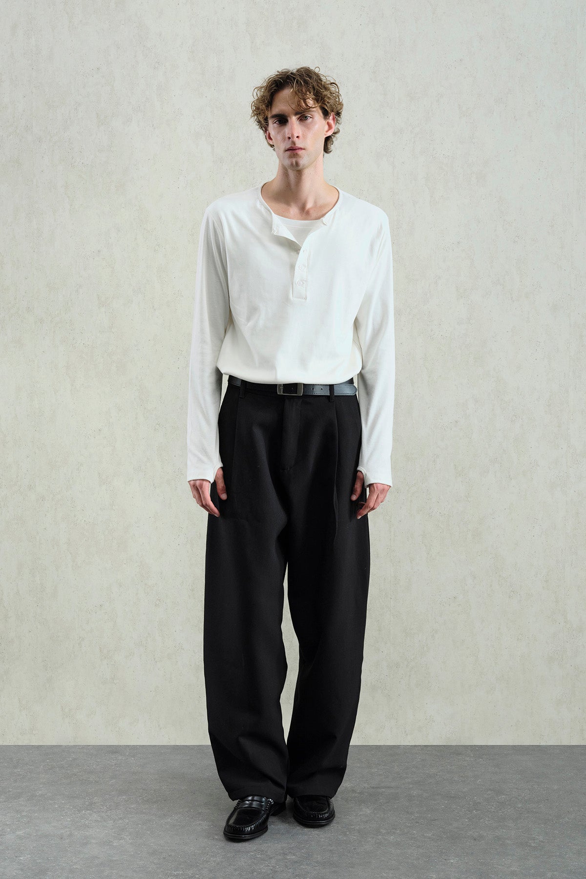 İÇİ ATLETLİ UZUN KOL BEYAZ T-SHIRT