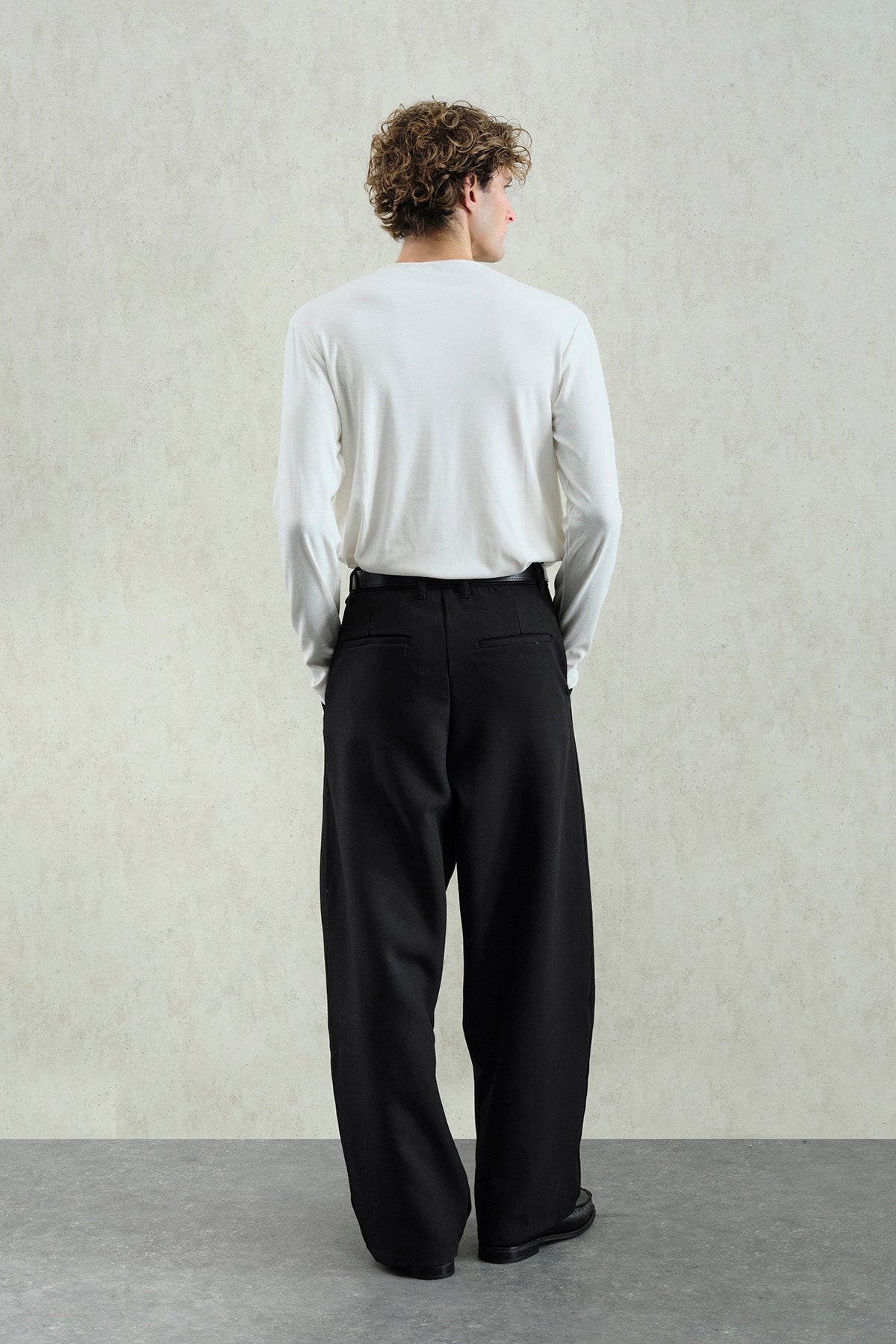 İÇİ ATLETLİ UZUN KOL BEYAZ T-SHIRT