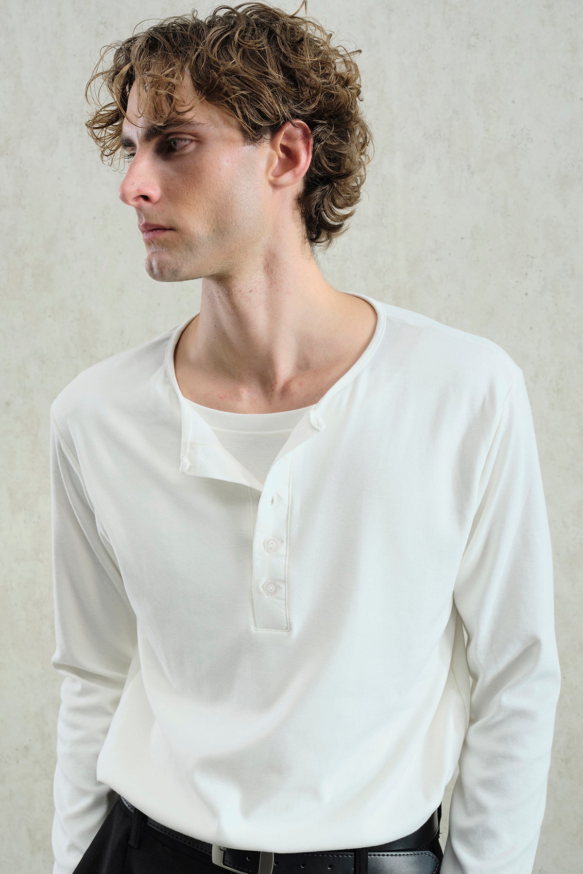 WHITE LONG-SLEEVED T-SHIRT WITH VEST