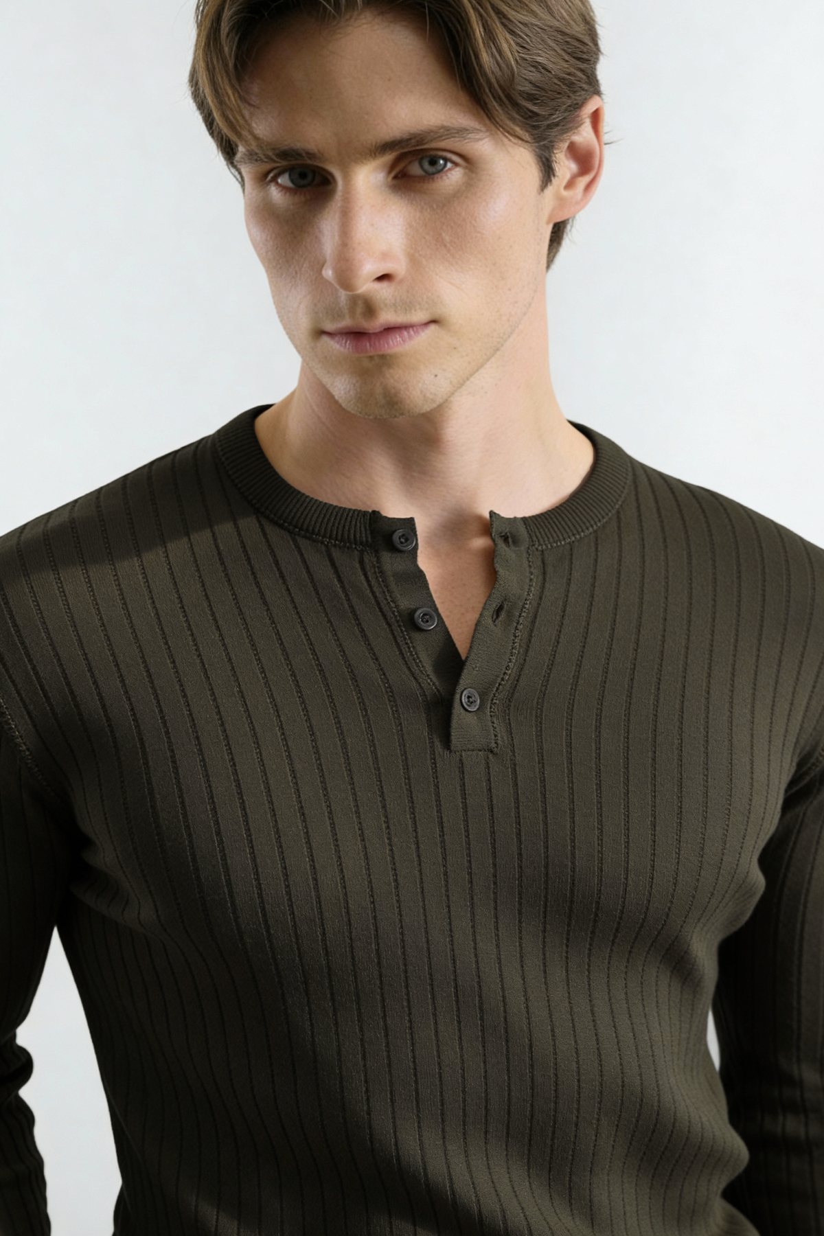 SLIM FIT BUTTONED KHAKI KNITWEAR