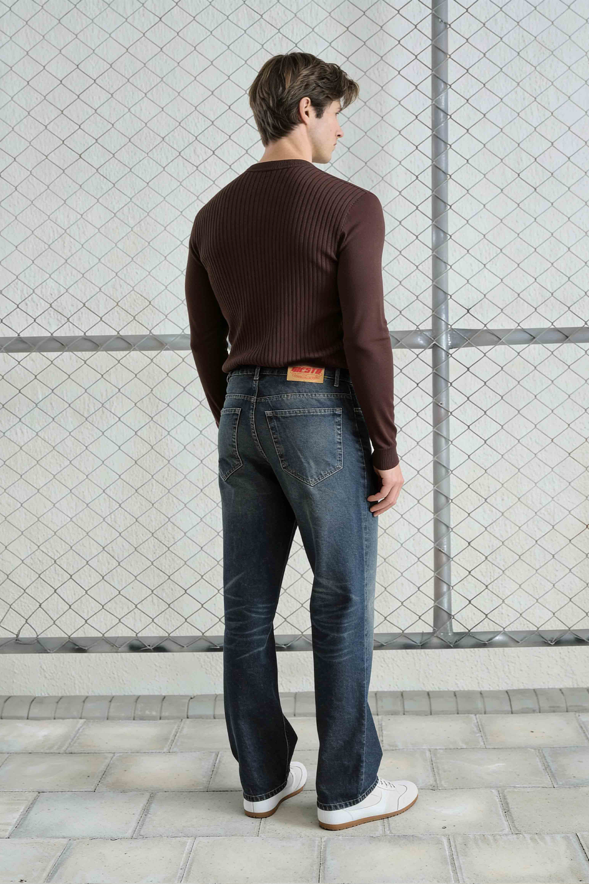 SLIM FIT BUTTONED BROWN KNITWEAR