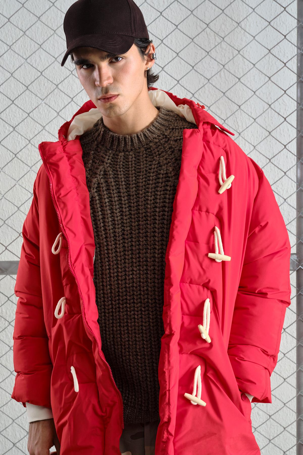 KAPÜŞONLU UZUN ŞİŞME KIRMIZI MONT