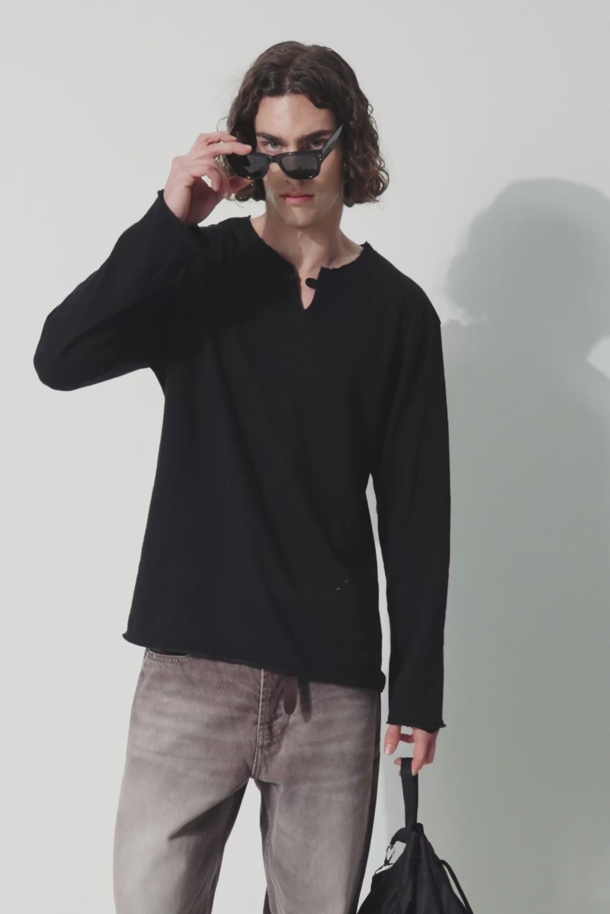 RIBBED LONG-SLEEVED BLACK T-SHIRT