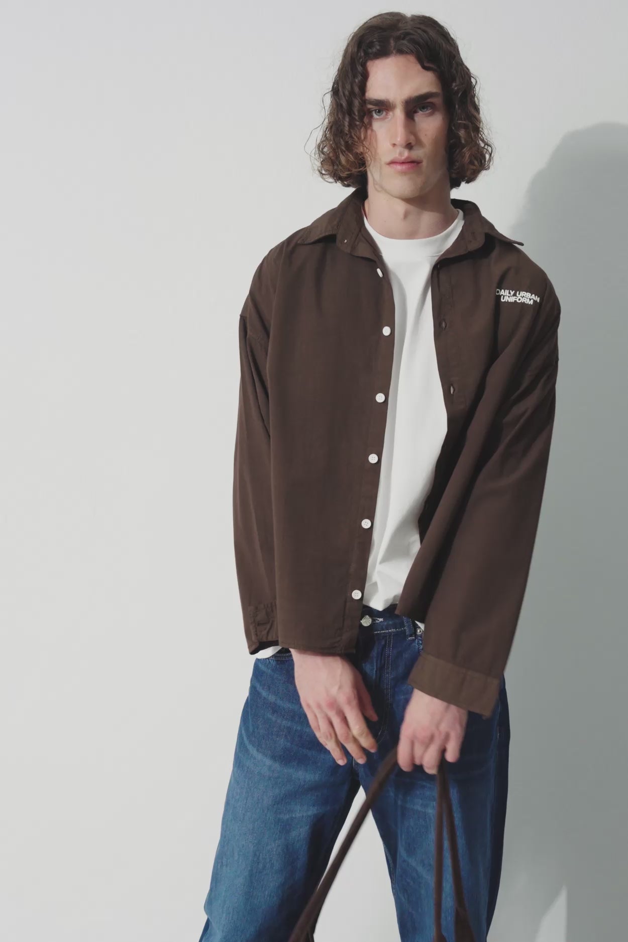 DISTRESSED CROP BROWN SHIRT