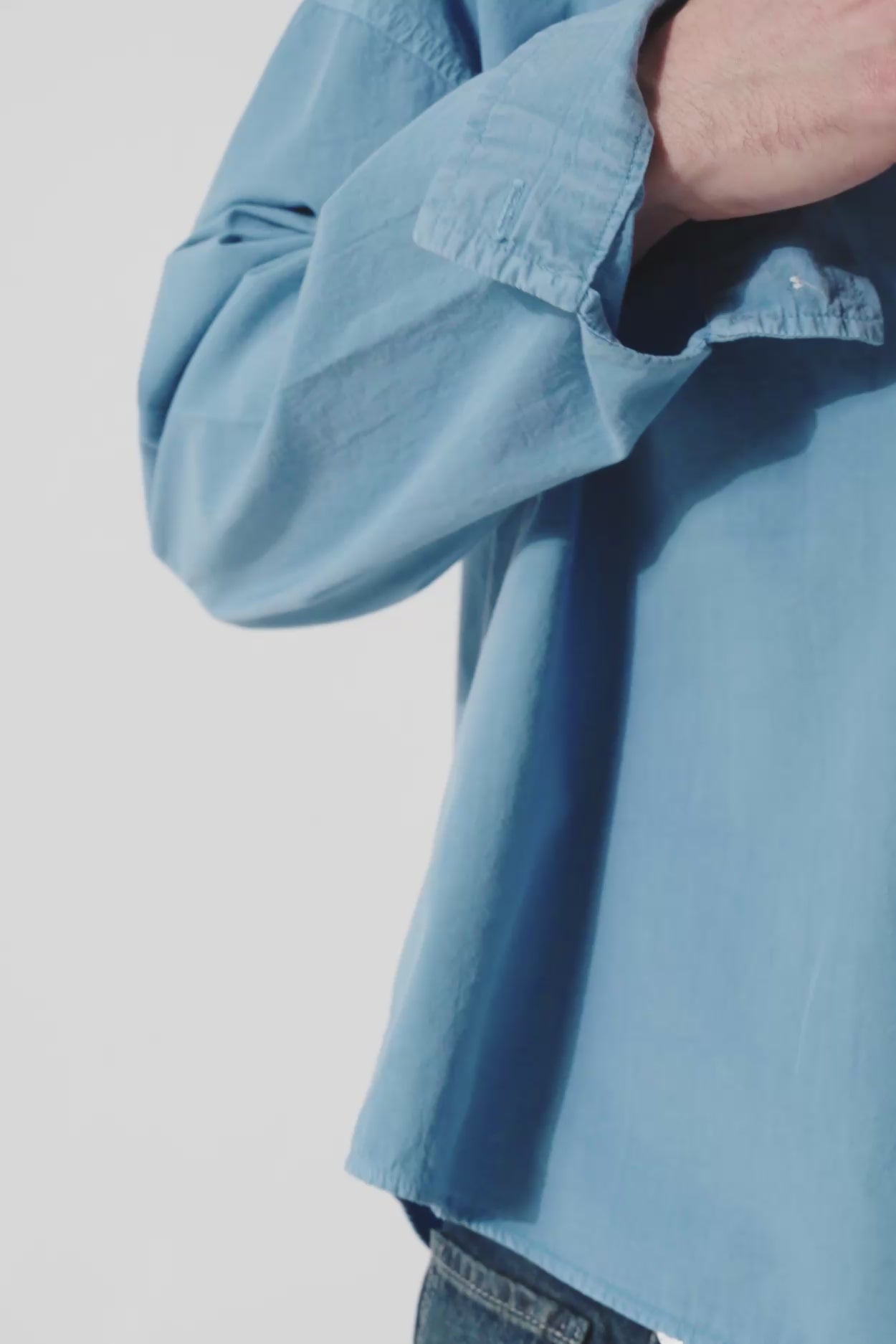 EFFECTIVE CROP BLUE SHIRT