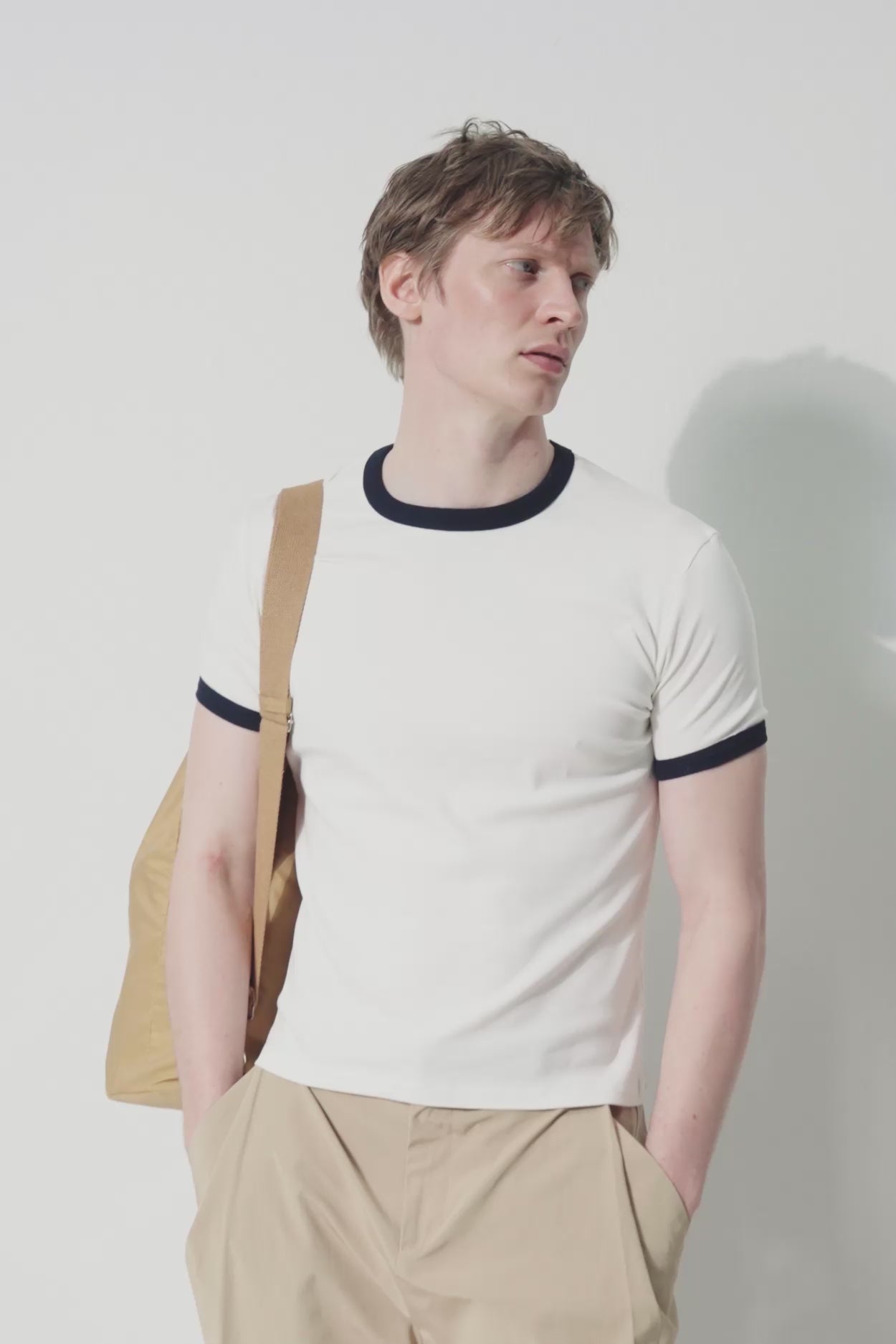 CONTRAST DETAIL CREW NECK ECRU T-SHIRT