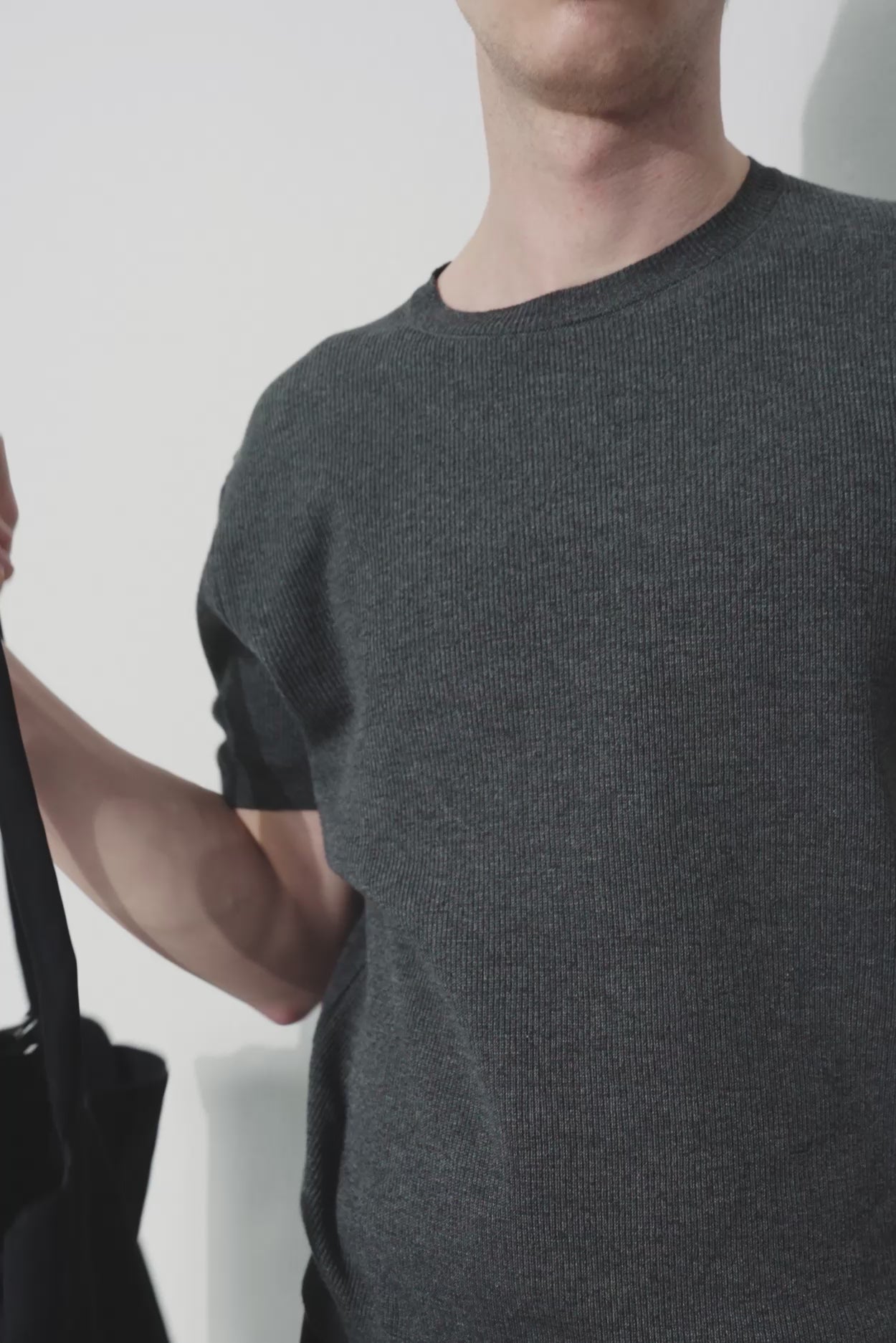 ANTHRACITE RIBBED KNITTED T-SHIRT