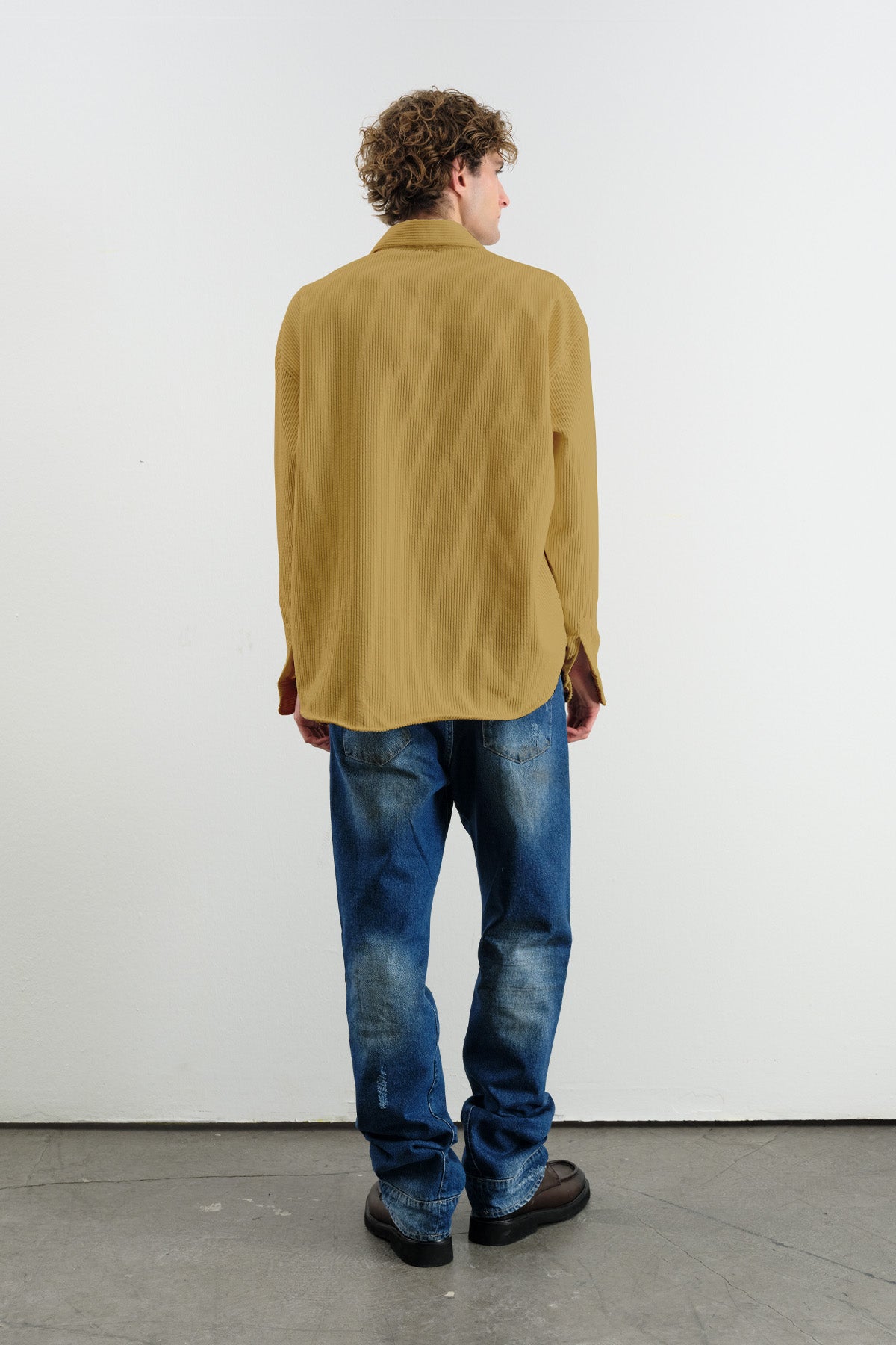 OVERSIZE DÖKÜMLÜ KADİFE SARI GÖMLEK